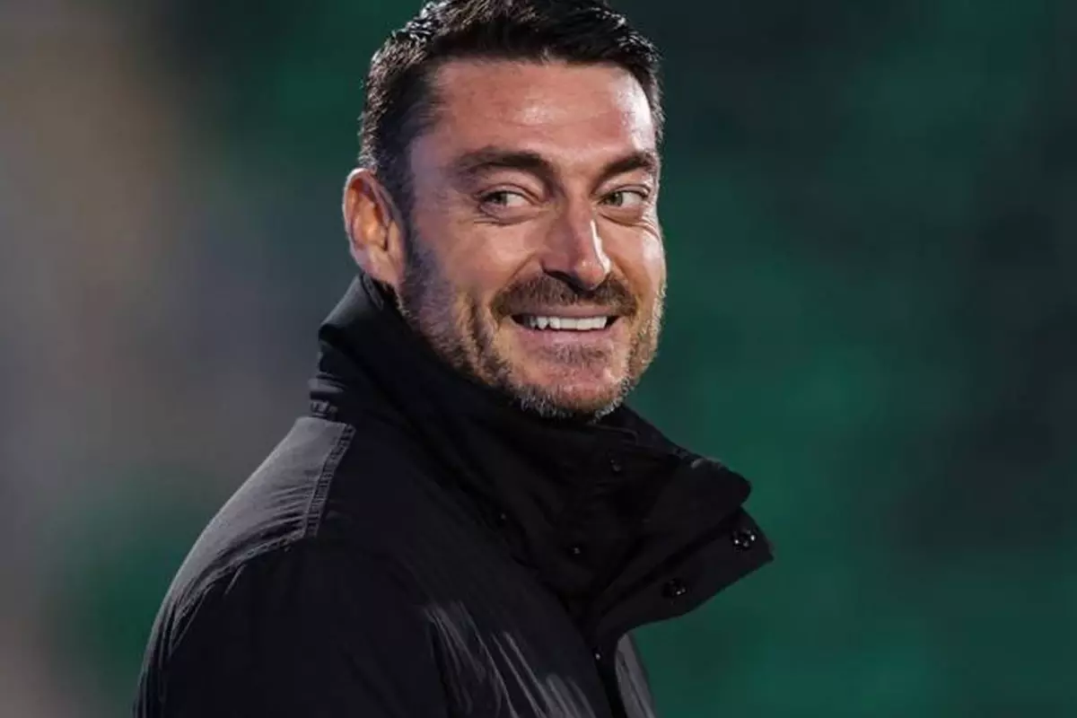 Eintracht Frankfurt'un yeni teknik direktörü Albert Riera oldu