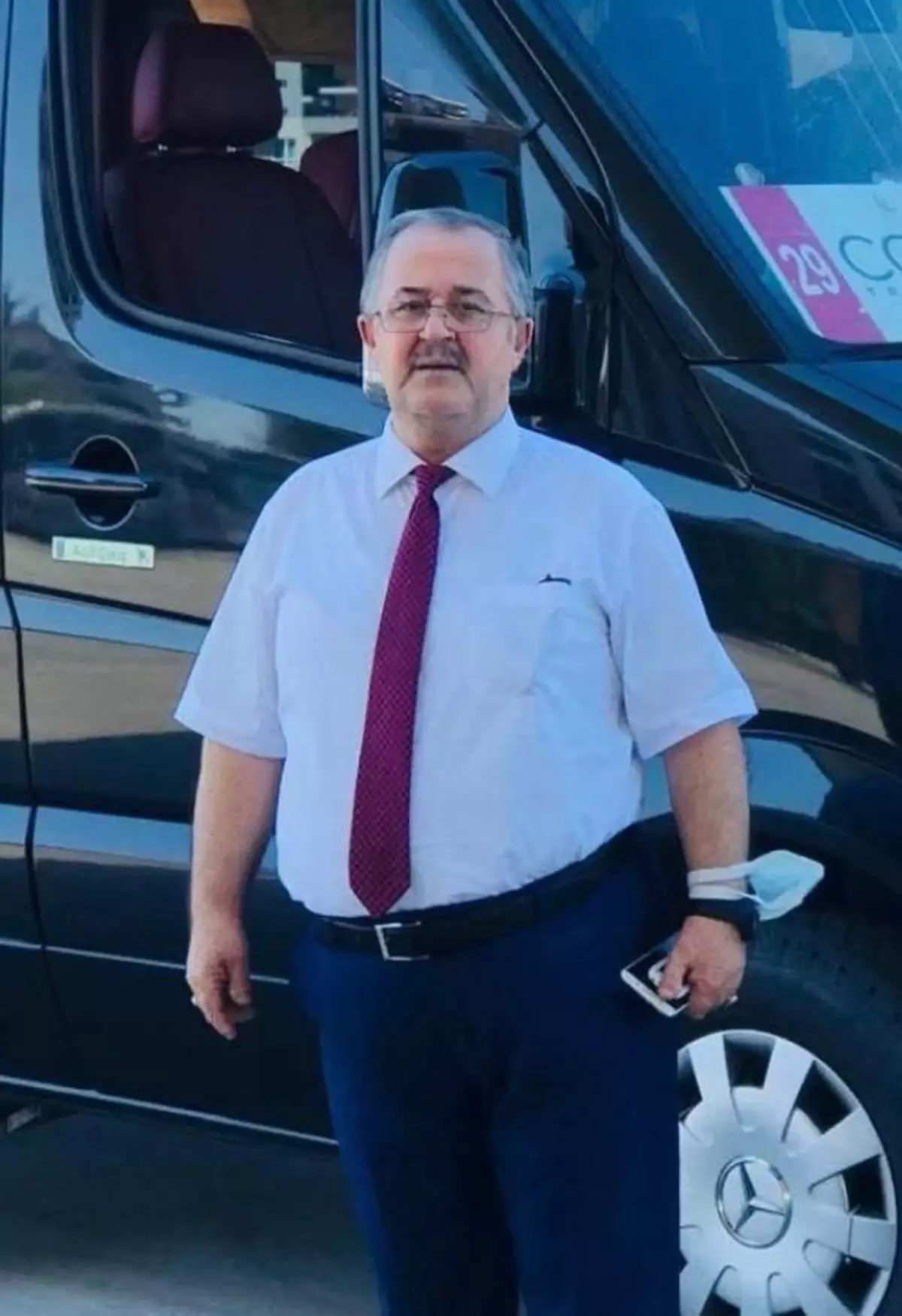 Antalya'da emekli polis memuruna kamyonet çarptı: Öldü