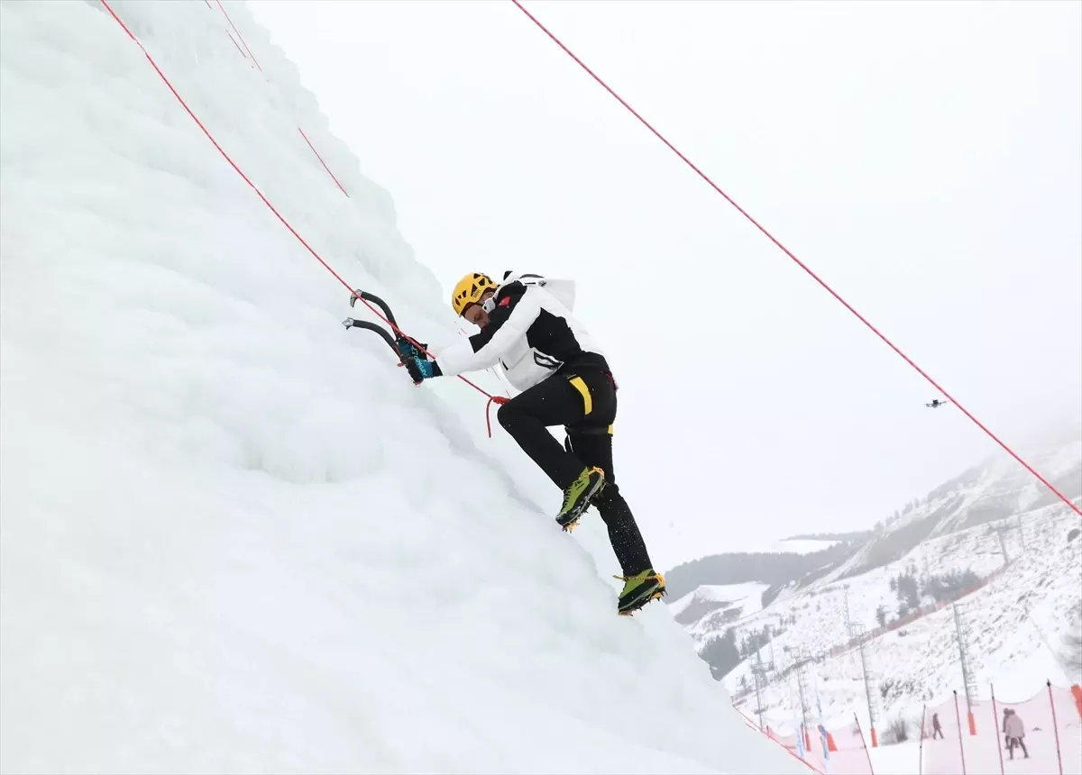 Erzurum Valisi Çiftçi, Palandöken'deki buz duvarında heyecan ve adrenalini bir arada yaşadı