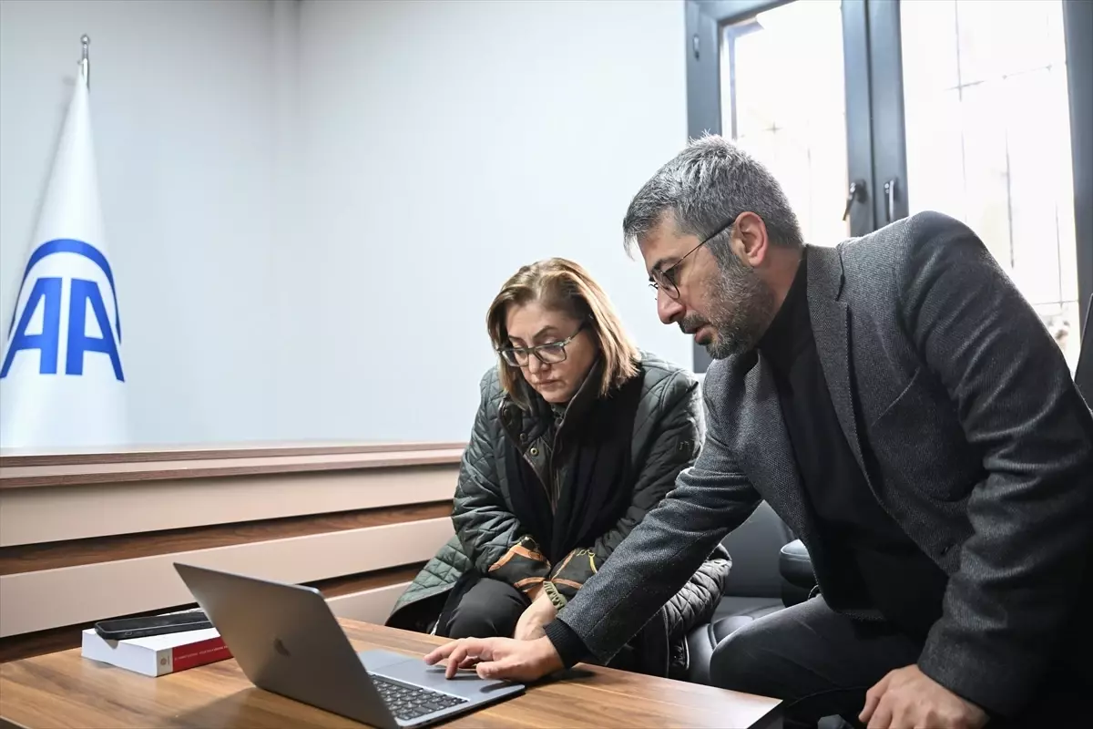 Gaziantep Büyükşehir Belediye Başkanı Şahin, AA'nın "Yılın Kareleri" oylamasına katıldı