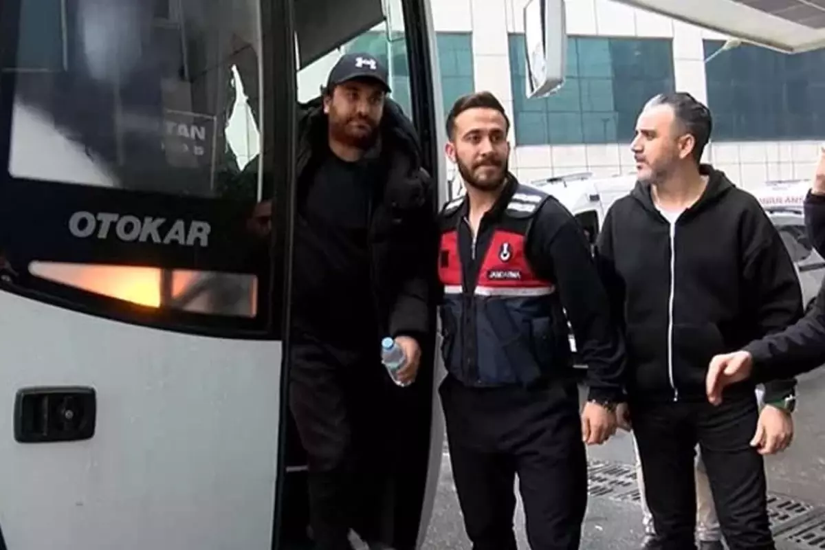 Gözaltına alınan Hasan Can Kaya ve Reynmen'den ilk görüntü