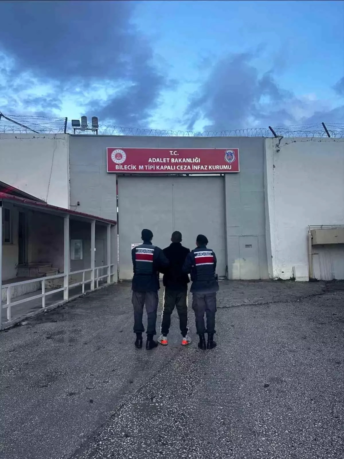 Hırsızlık suçundan 4 yıl 6 ay hapis cezası bulunan şahıs yakalandı