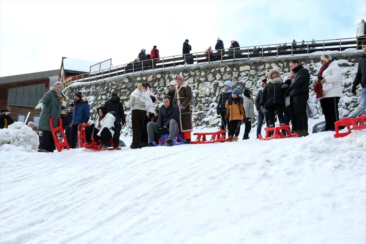 Ilgaz Yurduntepe Kayak Merkezi'nde yarıyıl tatili yoğunluğu yaşanıyor