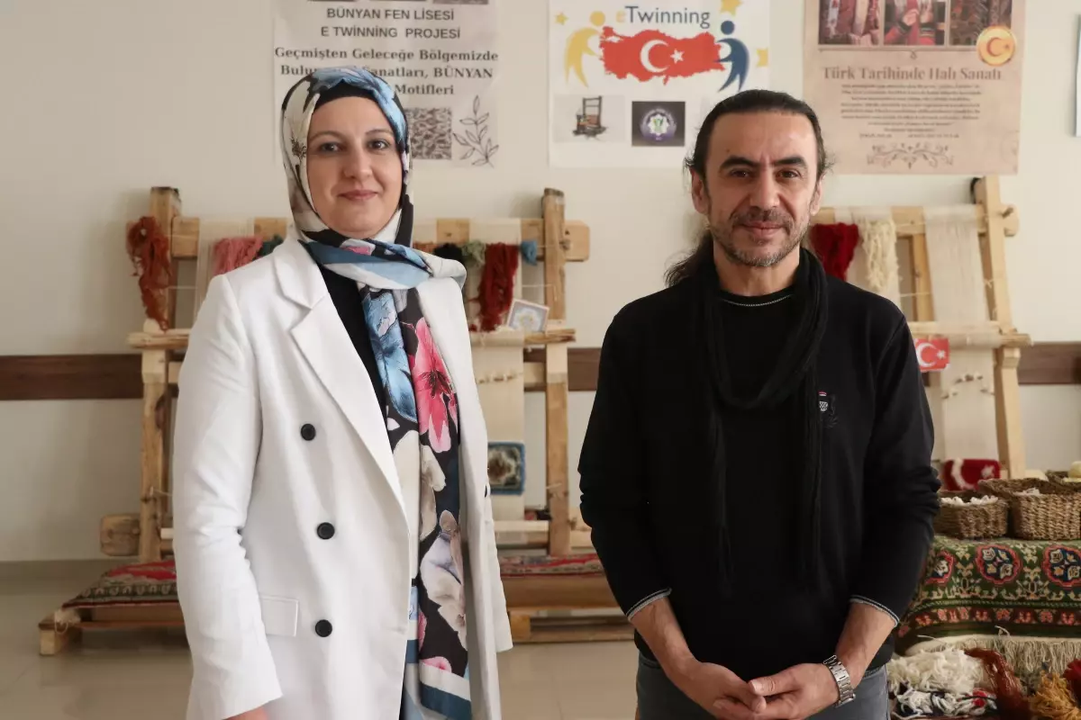 Kayseri'de 2 öğretmen, halı dokuma geleneğini yaşatmak için okulda atölye kurdu