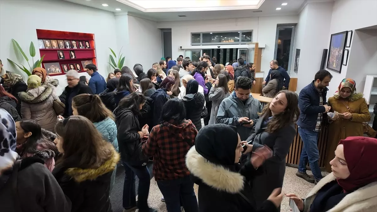 Kayseri'de Genç KAYMEK'ten eğitim alan öğrenciler tiyatroyla buluştu