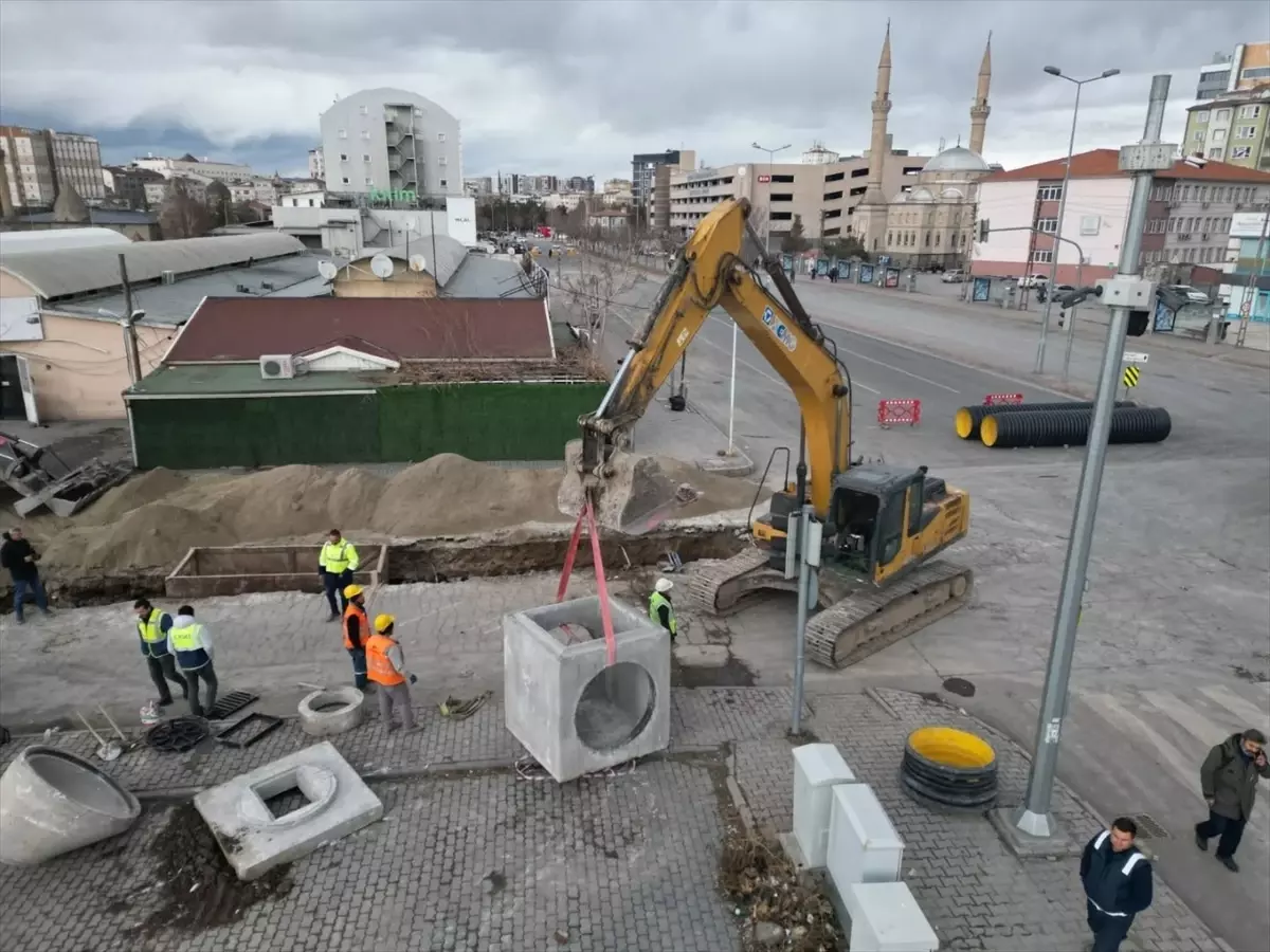 Kayseri'de 'Kartal Kavşağı ve Bağlantı Yolları Projesi'nin altyapı çalışmaları sürüyor