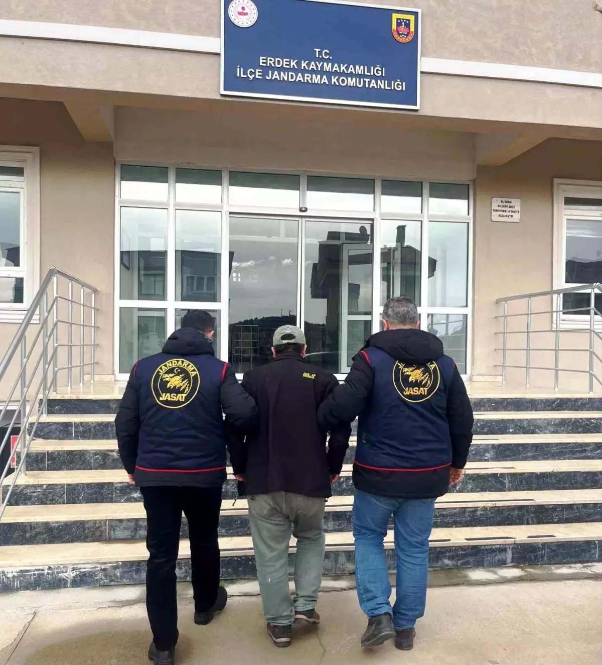 Kütahya JASAT ekipleri, 5 yıldır aranan cezaevi firarisini Balıkesir'de yakaladı