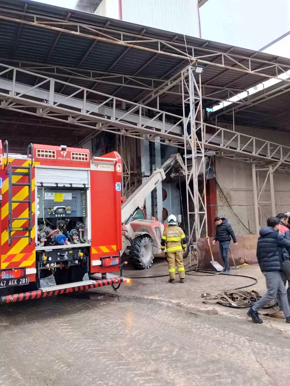 Mardin'de mısır kurutma tesisinde yangın