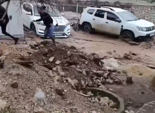 Images of the flood that hit Mersin! They barely saved their lives