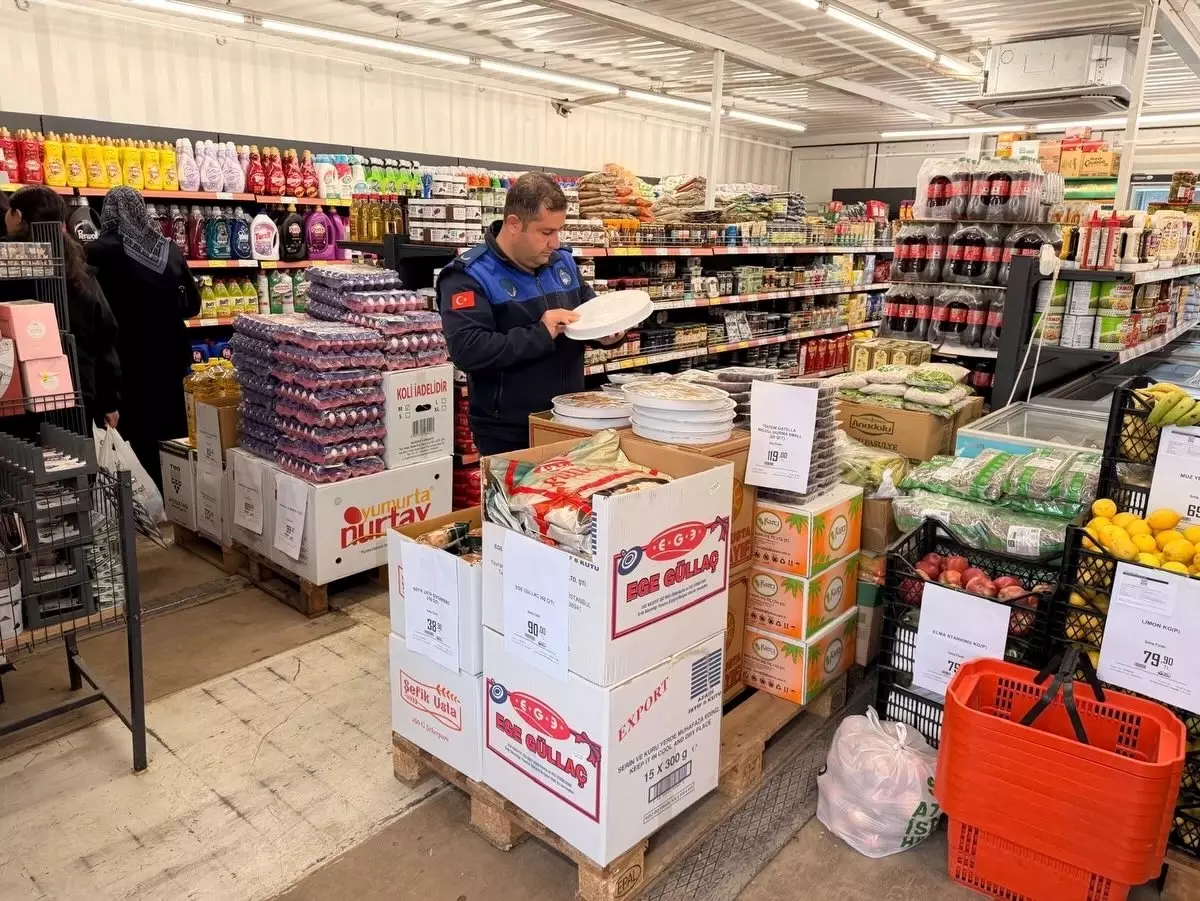 Nurdağı Belediyesi zabıta ekiplerinden fiyat ve hijyen denetimi