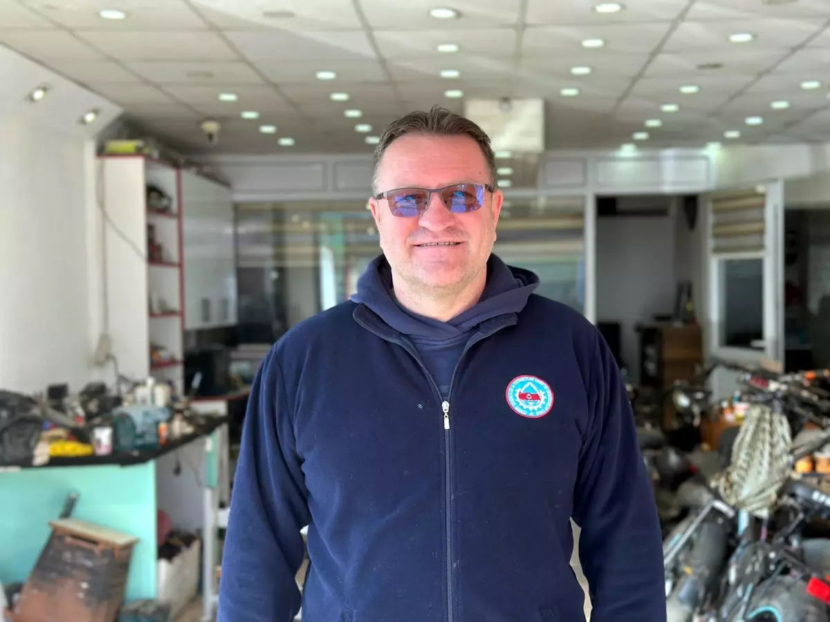 Oto yıkama işi yaptığı sanayide, hobisini geliştirip elektrikli bisiklet tamir ustası oldu