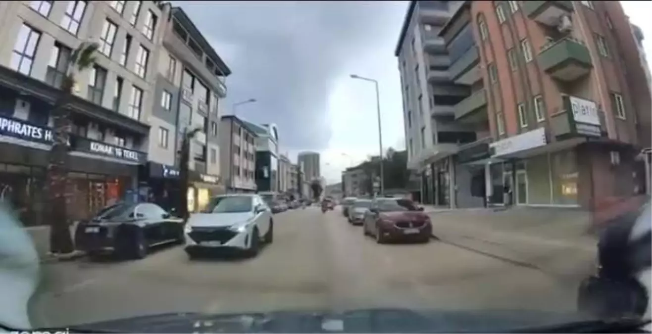 Park halindeki araçların arasından çıkan yayaya çarptı