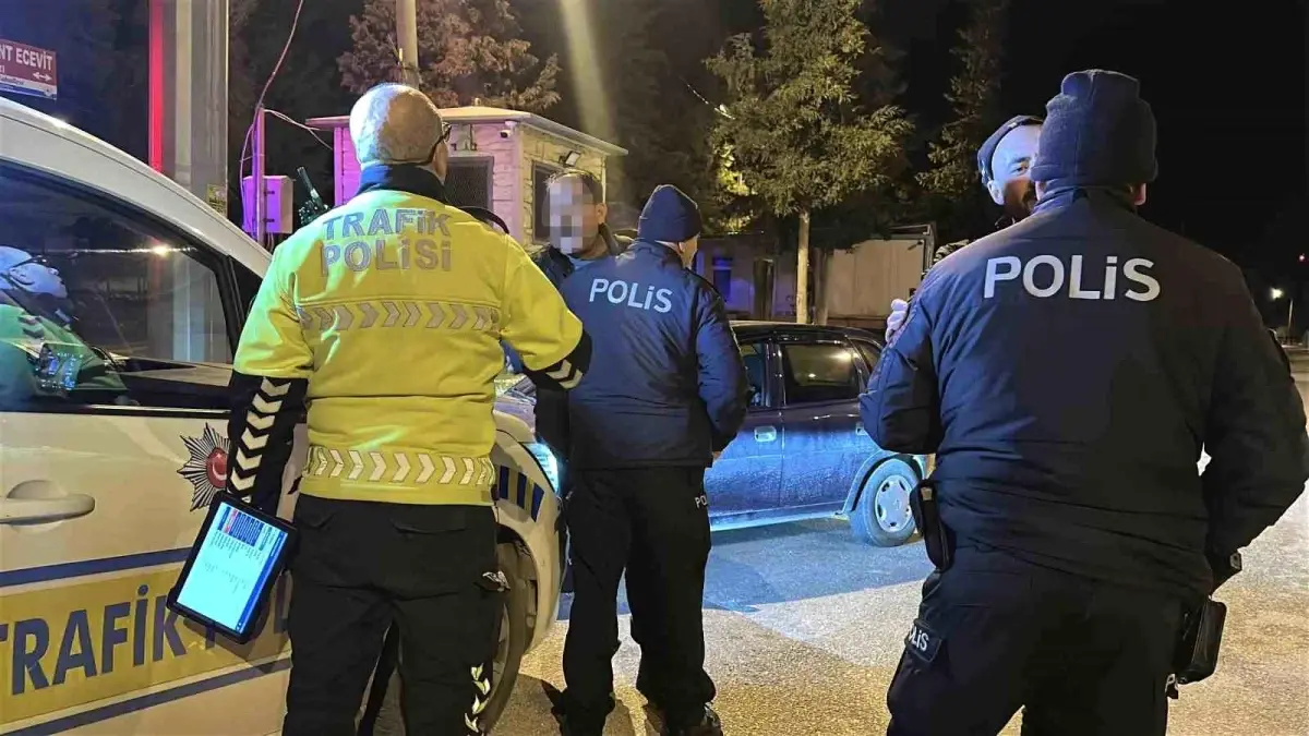 Polisin alkollü sürücüyle imtihanı: 'Ahmet'cim bana senin 'şuradan git' demen canımı sıktı'