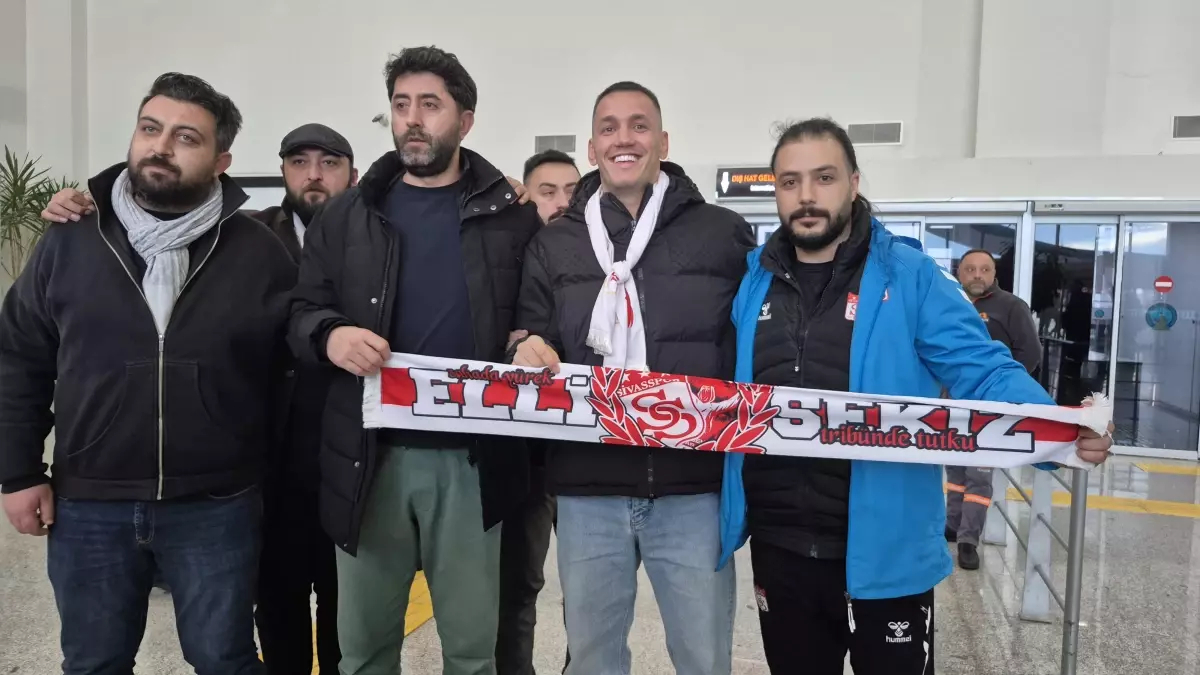 Rey Manaj Sivasspor'a Döndü
