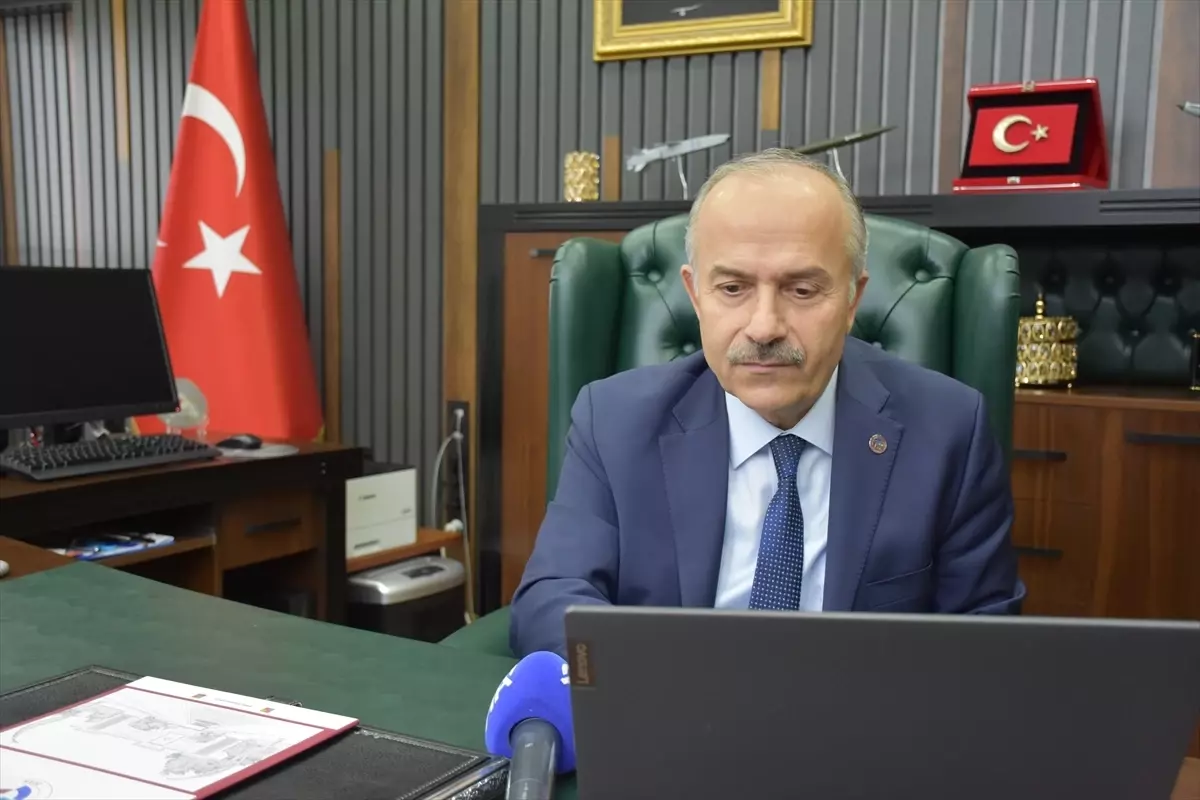 Trabzon Üniversitesi Rektörü Prof. Dr. Aşıkkutlu, AA'nın "Yılın Kareleri" oylamasına katıldı