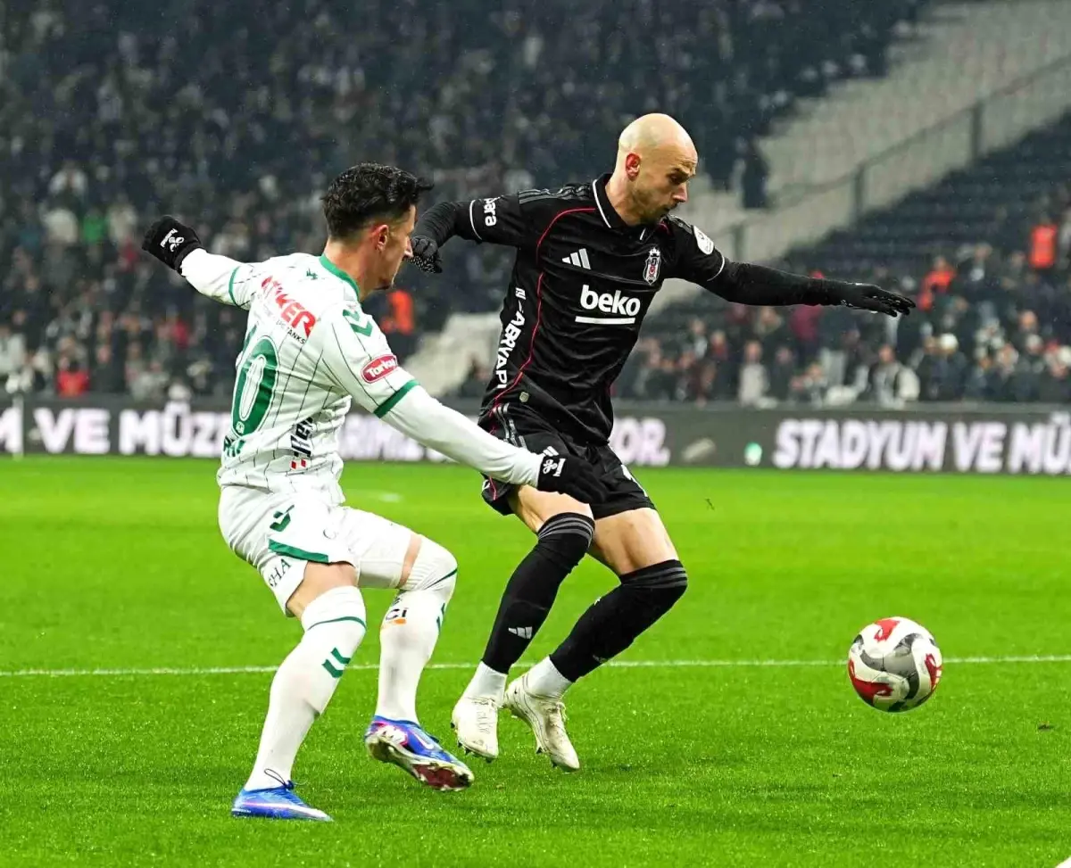 Trendyol Süper Lig: Beşiktaş: 1 Konyaspor: 1 (İlk yarı)