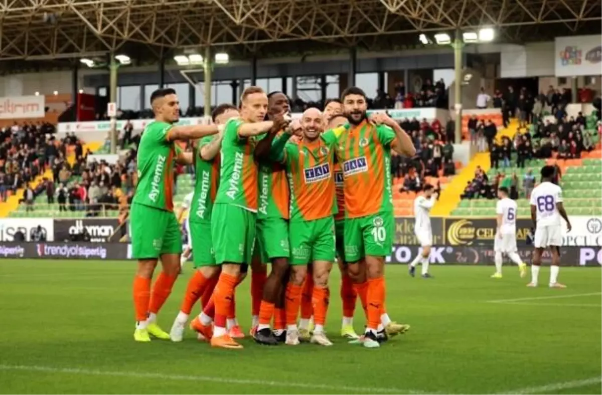 Trendyol Süper Lig: Corendon Alanyaspor: 1 Eyüpspor: 0 (İlk yarı)
