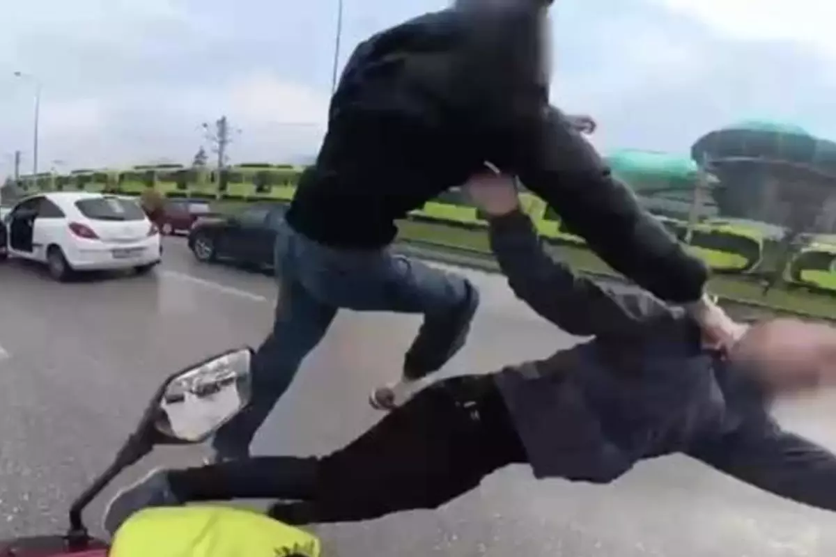 Trafikteki uçan tekmelerin bedeli ağır oldu