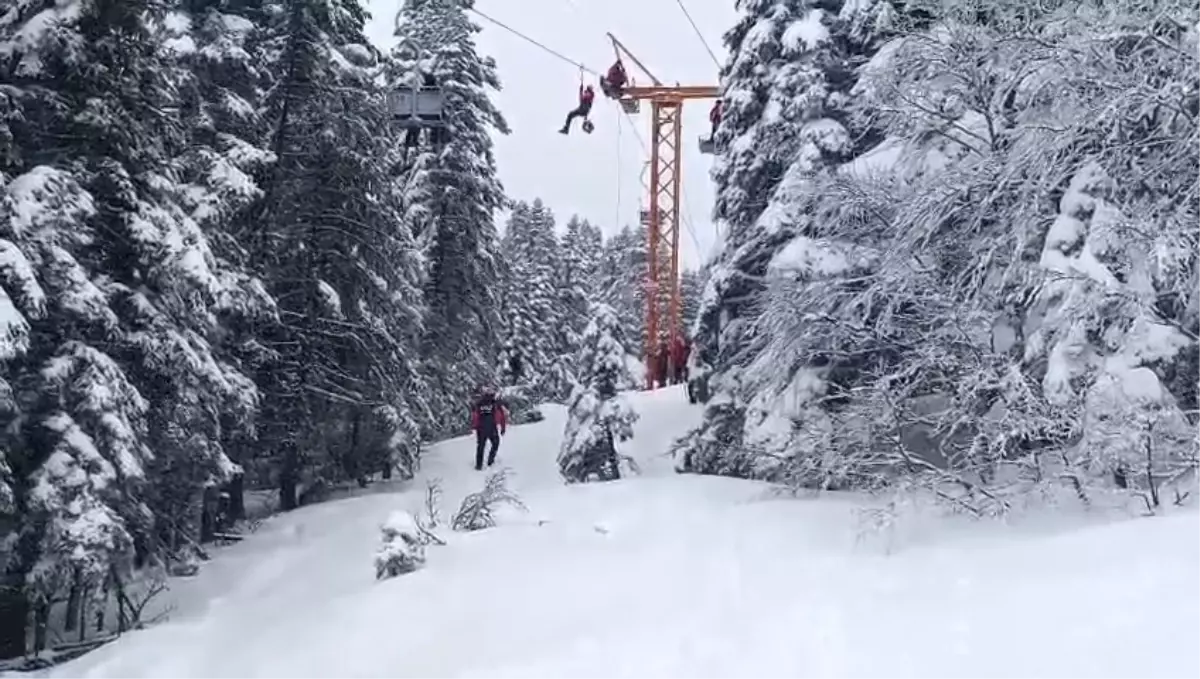 Uludağ'da telesiyejde mahsur kalan 51 kişi, 3 saat sonra kurtarıldı-