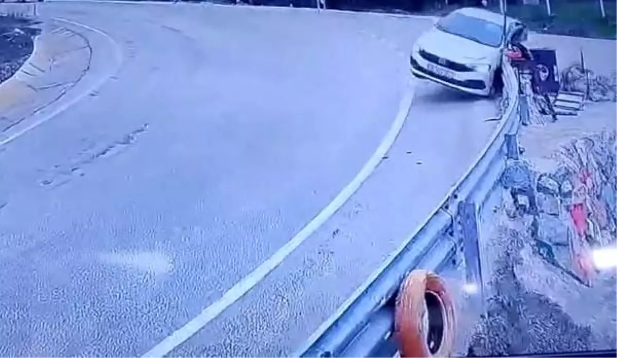 Uludağ yolunda kontrolden çıkan araç bariyerlere çarptı