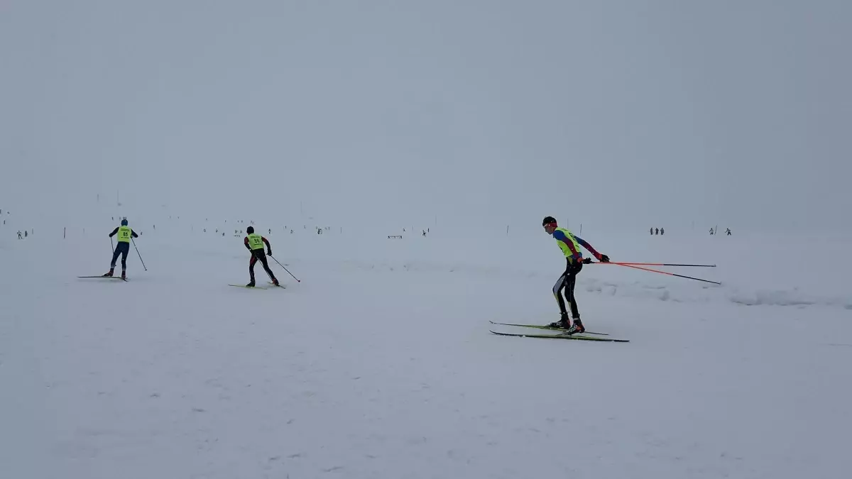 Yüksekova'da düzenlenen Kayaklı Koşu 1. Etap Yarışması sona erdi