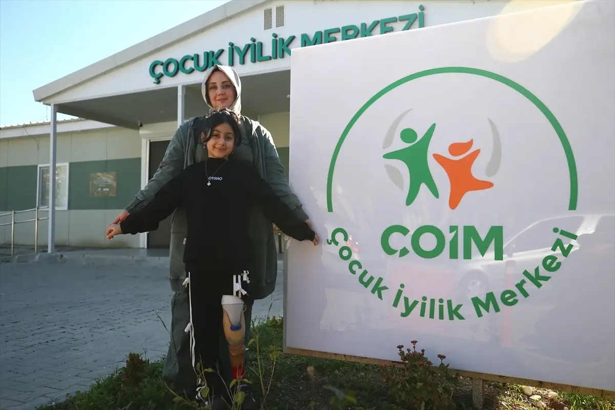 6 ŞUBAT DEPREMLERİNİN ÜÇÜNCÜ YILI - Enkazdan 117 saat sonra kurtarılan Zeliha, öğretmenlik hayaline protez bacakla ilerliyor