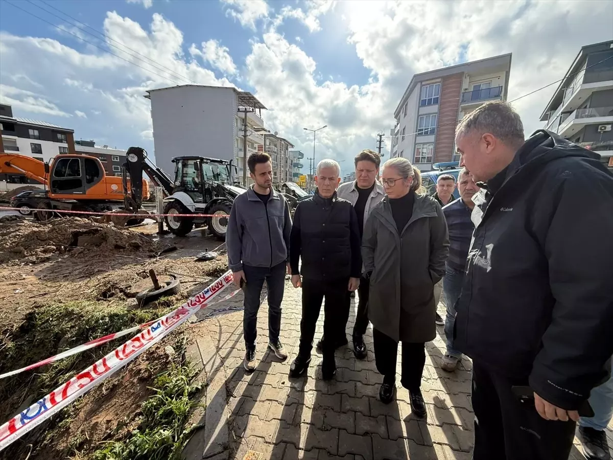 AK Partili Çankırı, sağanak ve fırtınanın vurduğu Kemalpaşa'yı ziyaret etti