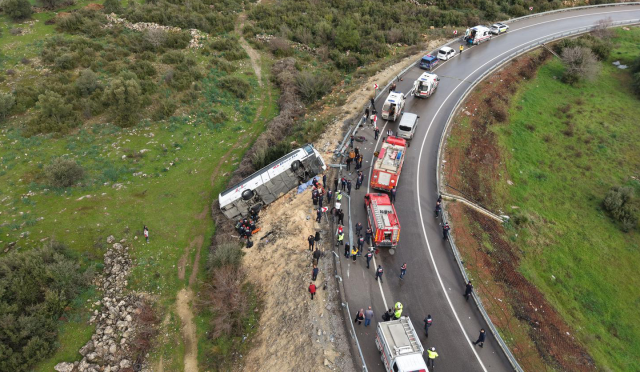 antalya da yolcu otobusu sarampole yuvarlandi 19524648 3538 m