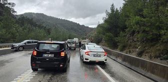 Antalya-Isparta yolunda heyelan meydana geldi