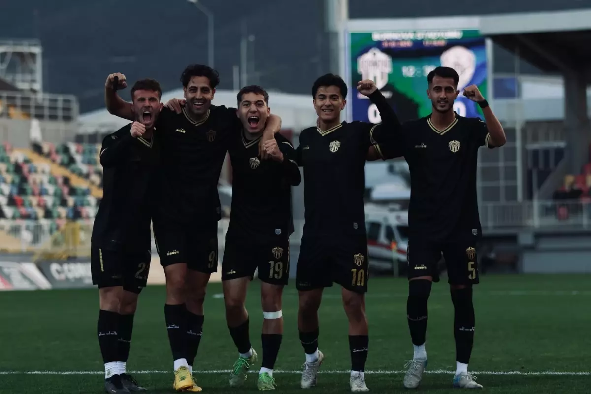 İzmir takımları Bornova 1877 ve İzmir Çoruhlu FK düşme hattından uzaklaşıyor