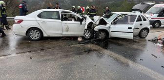 Burdur'da iki otomobilin çarpıştığı kazada 6 kişi öldü, 6 kişi yaralandı