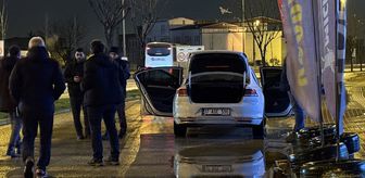 Bursa'da polisin 'dur' ihtarına uymayan araçta el bombası ve tabanca ele geçirildi