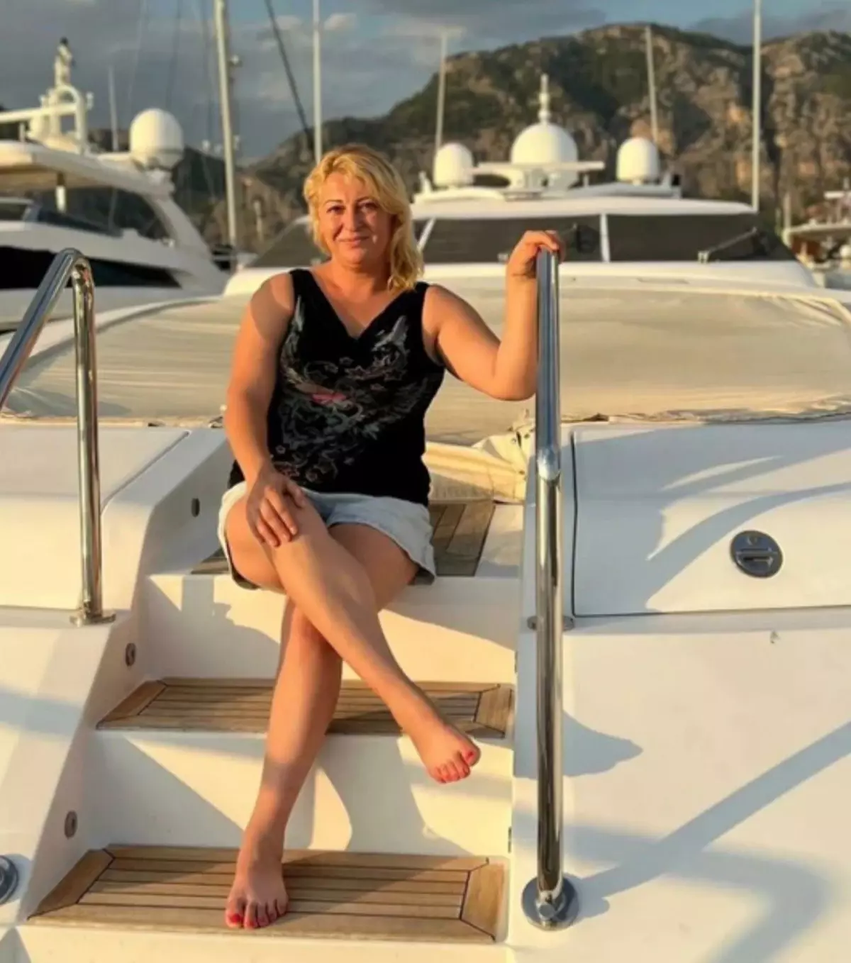 Didim'de 1'i kadın, 2 kişinin sokakta silahla vurulmuş cansız bedenleri bulundu