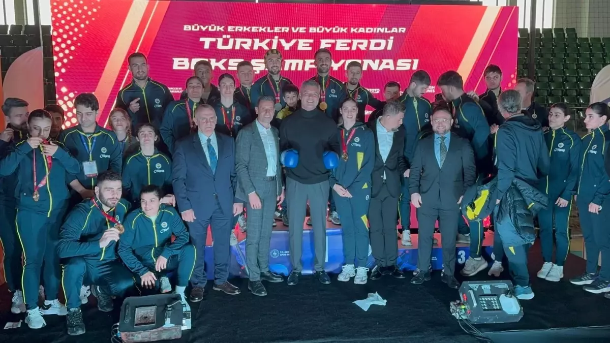 Fenerbahçe Kulübü Başkanı Sadettin Saran, Türkiye Boks Şampiyonası'nı takip etti