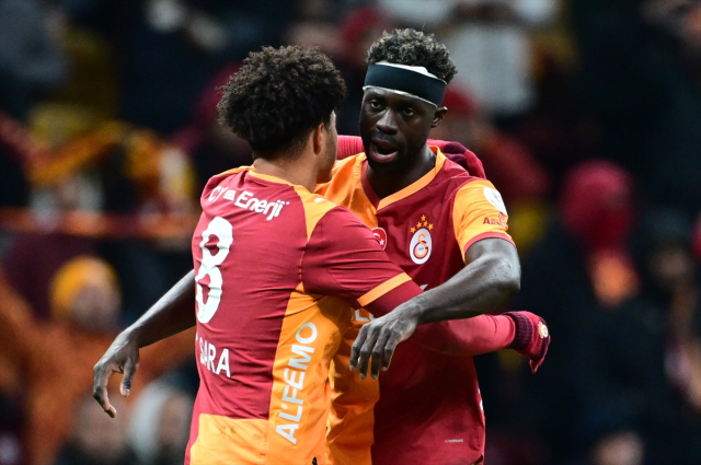 galatasaray kayserispor karsisinda gule oynaya 19526400 4977 m