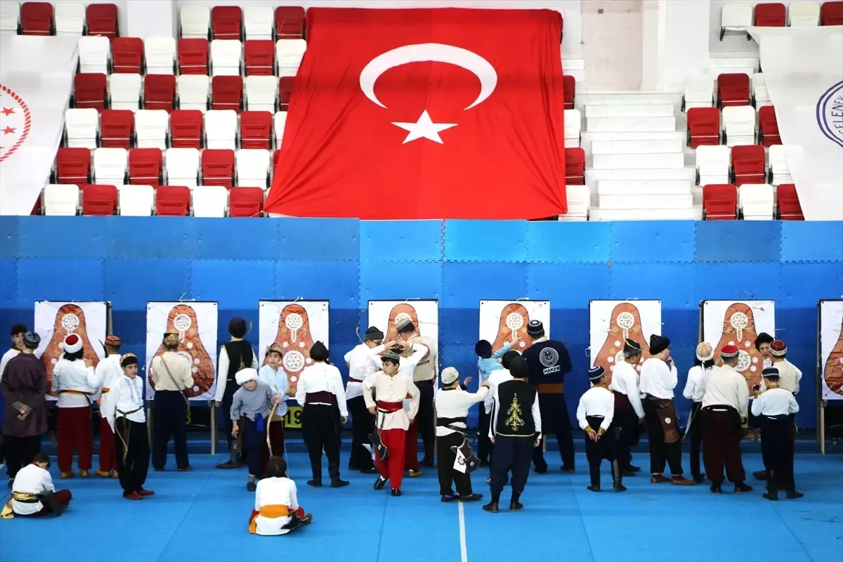 Geleneksel Türk Okçuluğu Minikler ve Yıldızlar Salon Puta Türkiye Şampiyonası Kütahya'da yapıldı