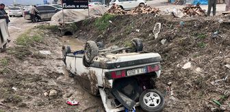 Hatay'da devrilen otomobildeki 3 kişi yaralandı