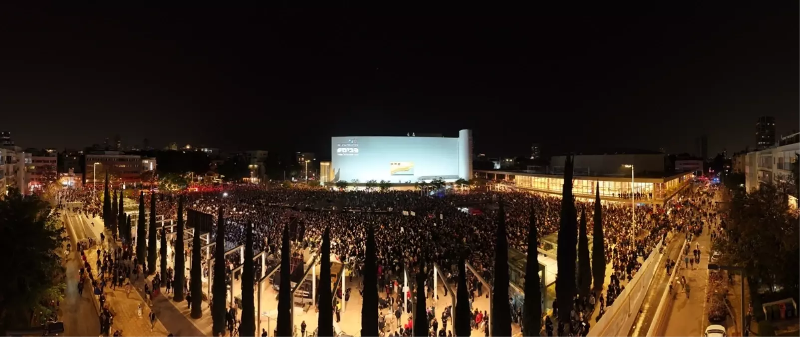 İsrail polisinin Arap bölgelerinde işlenen suçlara sessiz kalması Tel Aviv'de protesto edildi