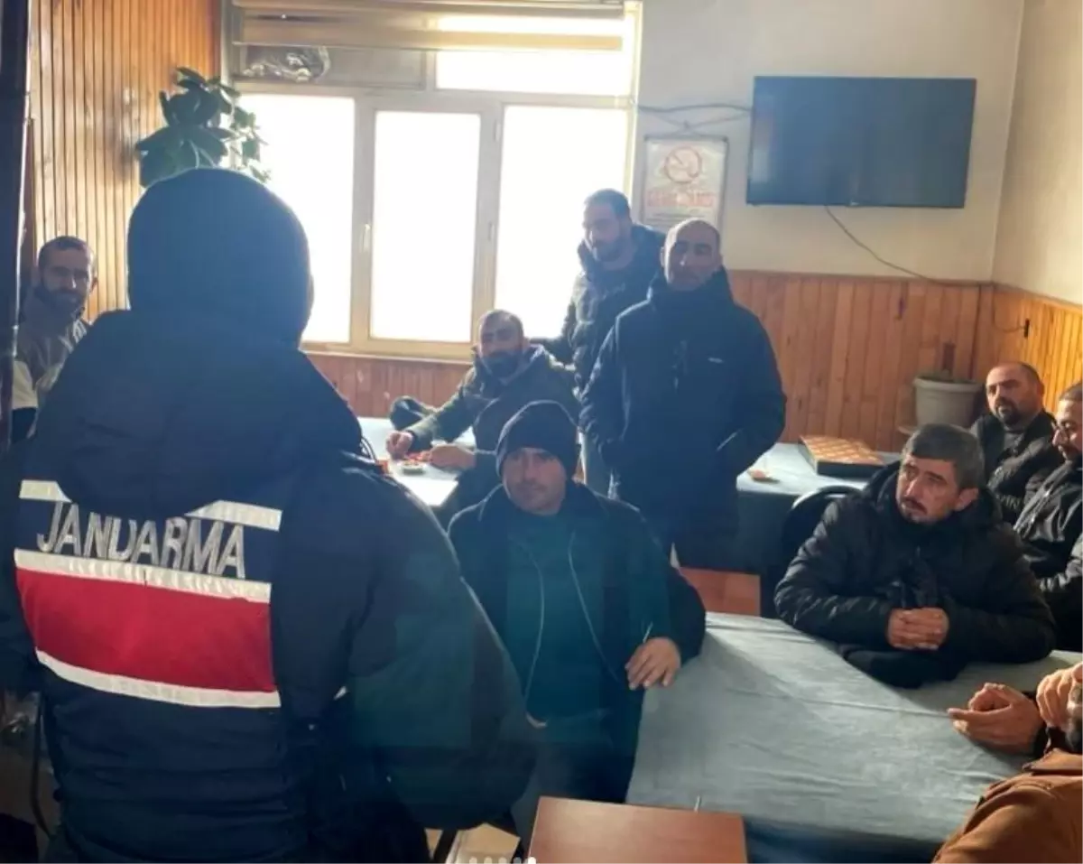 Jandarmadan "Kapı Kapı Jandarma" Projesi Kapsamında Siber Farkındalık eğitimi