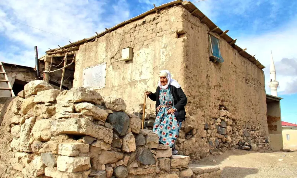 Kahramanmaraş'ta yıllara meydan okuyan evler görüntülendi