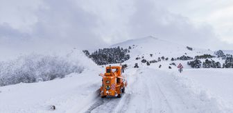 Kar kalınlığının yer yer 1 metreye ulaştığı Nalbant Geçidi dronla görüntülendi