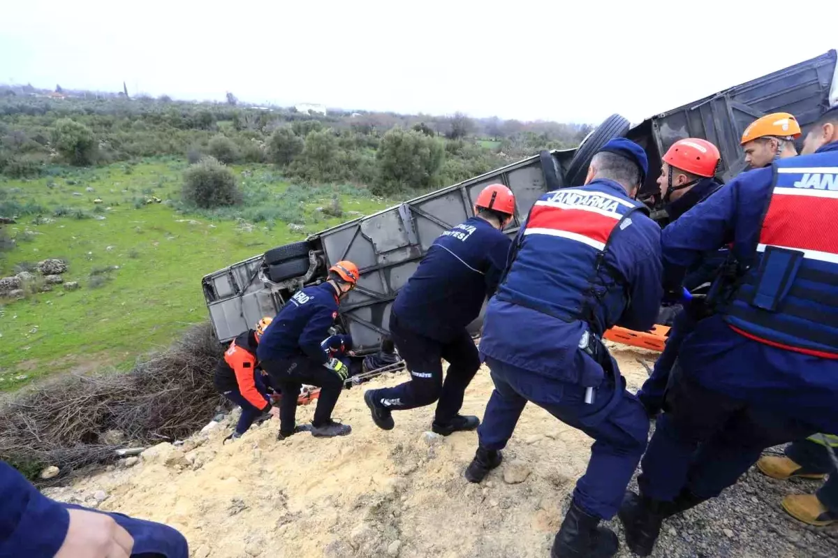 Kazada yaralanan yolcu o anları anlattı: "Önce yan yatıp süründük, sonra bariyer saplandı"