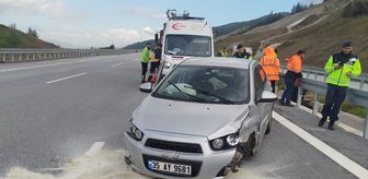 Nazilli'de bariyerlere çarpıp alev alan otomobilin sürücüsü yaralandı