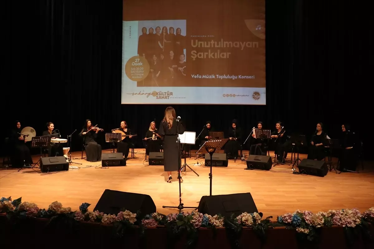 Öğrenciden emekliye kadınlardan oluşan topluluk, Türk sanat müziği hafızasını sahneye taşıyor