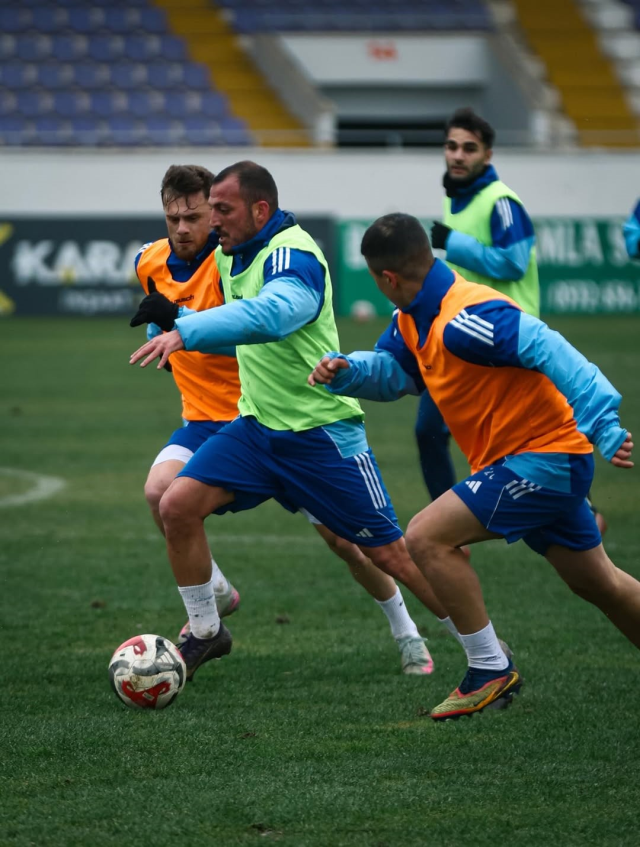 rakip takim maca cikmayinca kendi aralarinda cift 19526472 3941 m