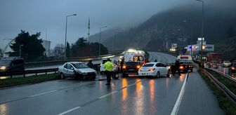 Samsun'da 5 otomobilin karıştığı zincirleme trafik kazasında 2 kişi yaralandı