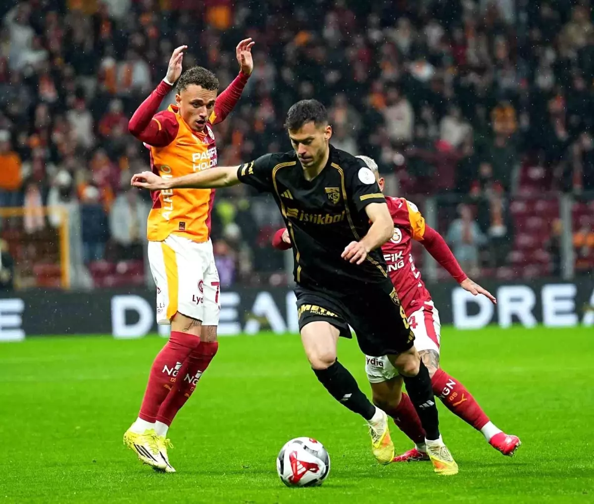 Trendyol Süper Lig: Galatasaray: 2 Kayserispor: 0 (İlk yarı)