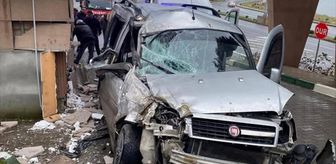 Zonguldak'ta hafif ticari aracın güvenlik kulübesine çarpması sonucu 2 kişi yaralandı