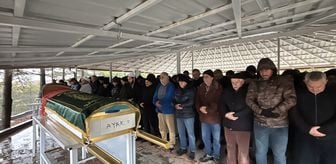 Antalya'daki trafik kazasında ölen anne ve kızının cenazesi Konya'da toprağa verildi