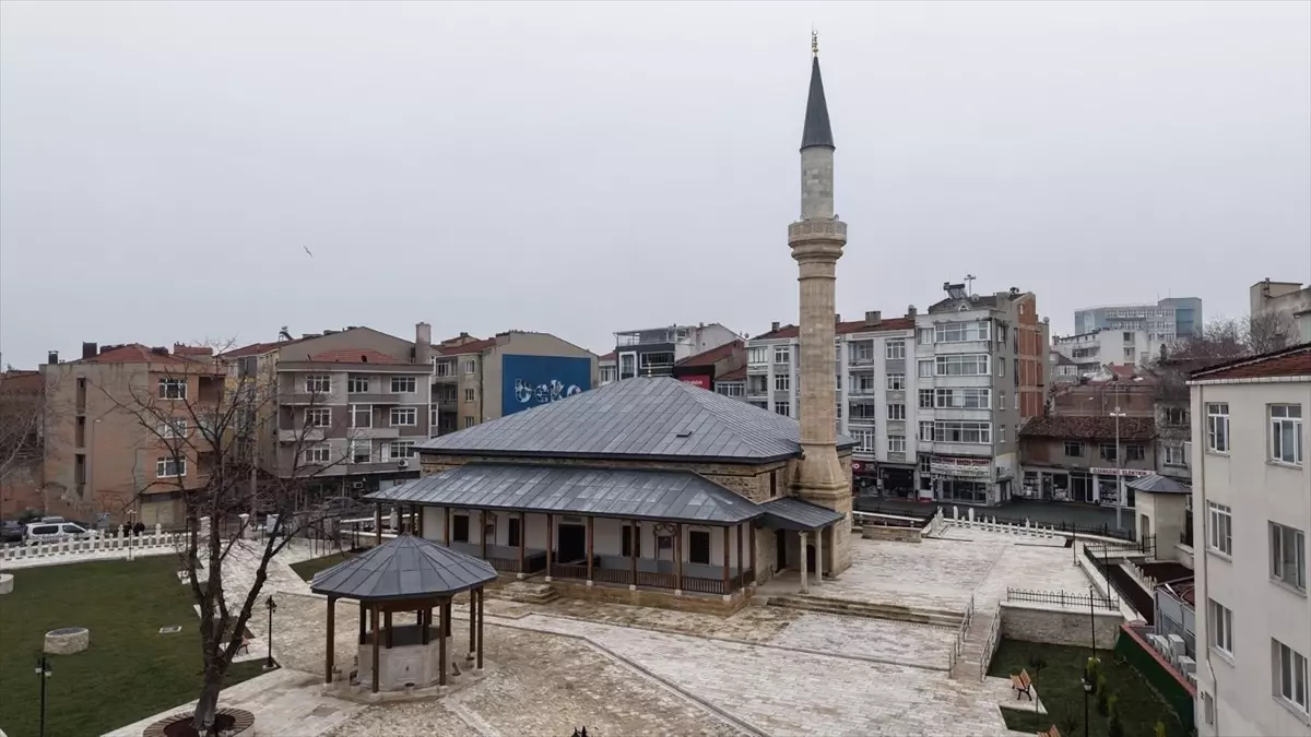 Berat Kandili'nde, restore edilen üç vakıf eseri cami cemaatle buluştu